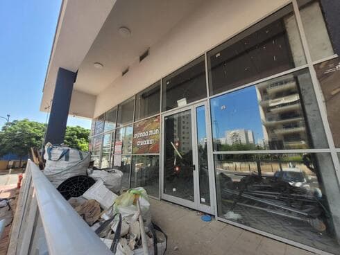 המרכז המסחרי בשכונת נווה גן (צילום: מתן דויטש) המרכז המסחרי בשכונת נווה גן
