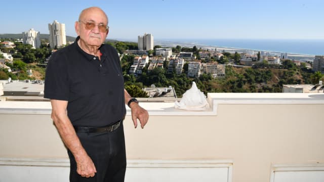 פרופ' אמציה ברעם בבית בחיפה