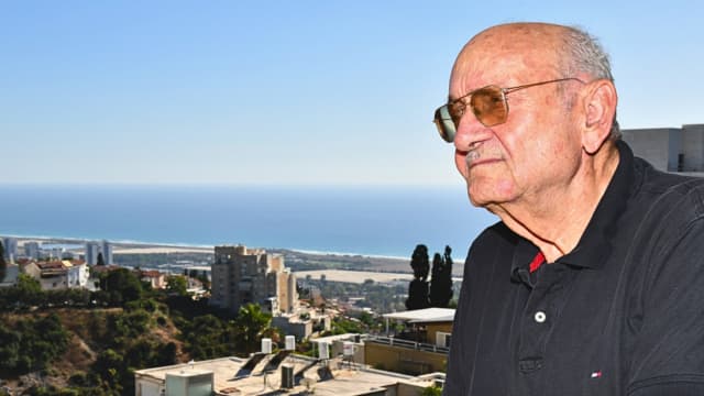פרופ' אמציה ברעם בבית בחיפה