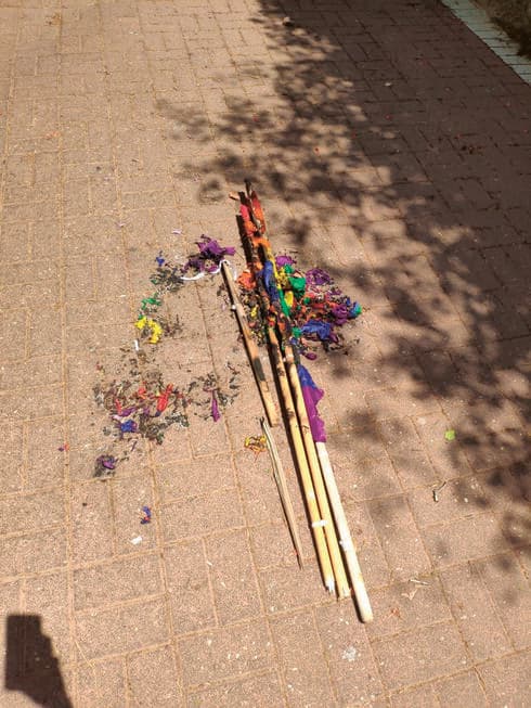 הדגלים שהושחתו