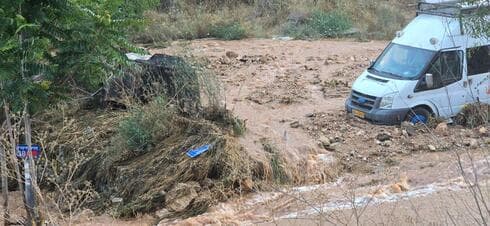 השיטפון בעין כרם (צילום: כיבוי והצלה ירושלים) השיטפון בעין כרם