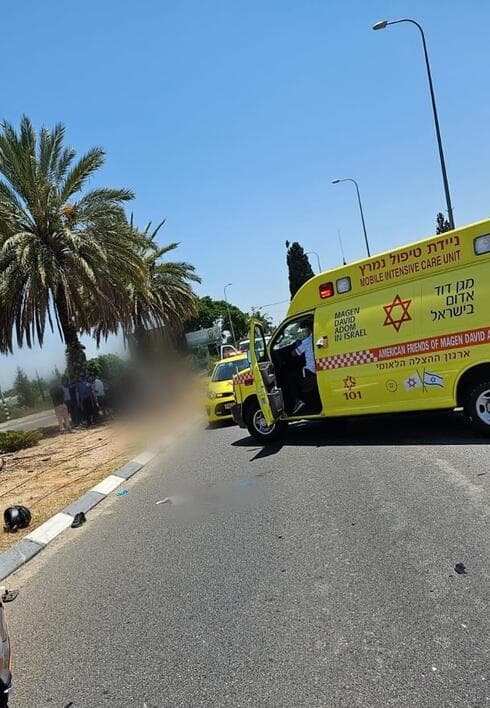 מזירת התאונה בפתח תקוה (צילום: דוברות הצלה פתח תקוה) מזירת התאונה בפתח תקוה