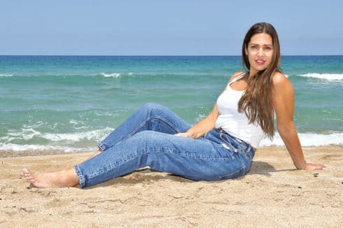 ניקיתי חדרי מדרגות ועבדתי בשתי עבודות. קרן בן נשר
ניקיתי חדרי מדרגות ועבדתי בשתי עבודות. קרן בן נשר