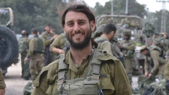 מיקי במילואים