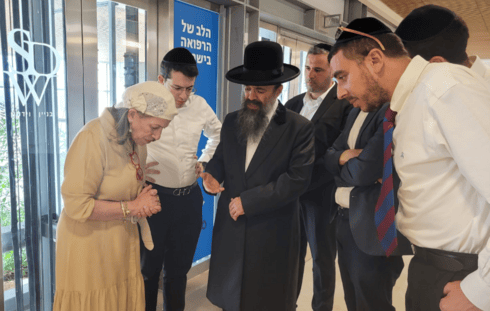 הרב איפרגן" הרנטגן" בביקור, מימין יעקב אוחיון הרב איפרגן" הרנטגן" בביקור, מימין יעקב אוחיון
