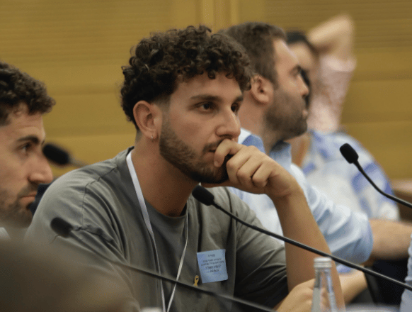 זיו אברהם
