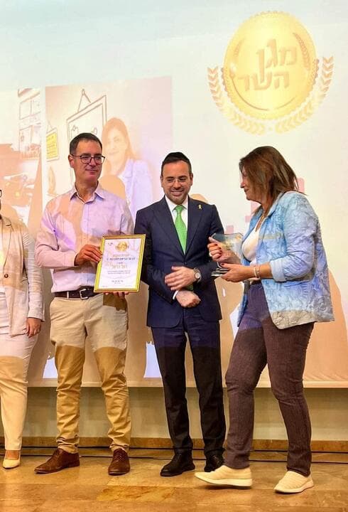מגן הוקרה משר הבריאות למתנדבת רחל דניאל