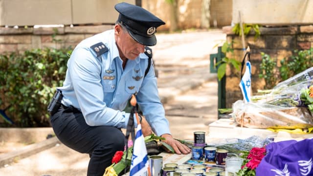 נצ"מ ראון על קברי הנופלים ב-7 באוקטובר