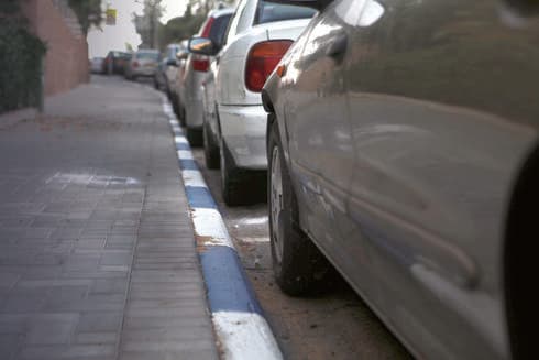 חניה בכחול לבן. "הולך להיות כבד וקשה מתמיד"