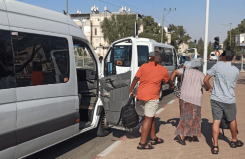 מעצר הנהג והורדת הנוסעים מהרכב