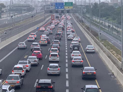 מספרים במקום שמות (צילום: מאיר תורג'מן) פקקים באיילון