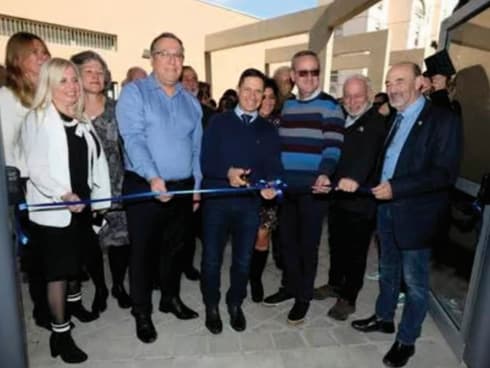 אתי כהן (משמאל) לצד דנילוביץ' בחנוכת "מרכז יותם"