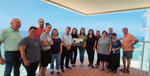 צוות 'כללית' ותושבי עלומים, האחות מיכאלה קורצקי וד"ר דן שוורצפוקס 