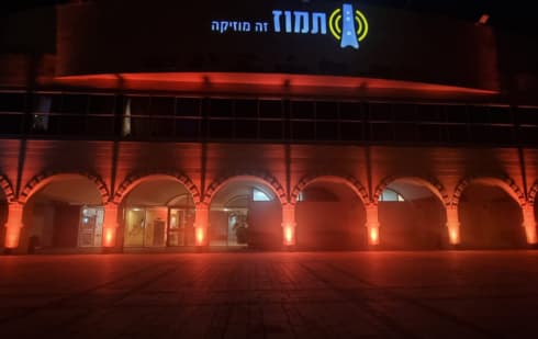 מאירים בכתום ליום הולדתו של אריאל ביבס