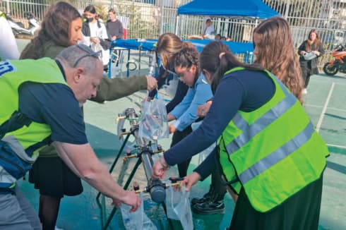 מתרגלים חלוקת מים