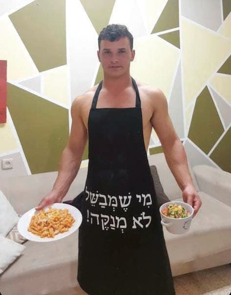 אהב לבשל גורמה. אליקים ז"ל (צילום: פרטי) אהב לבשל אוכל גורמה. אליקים ז"ל