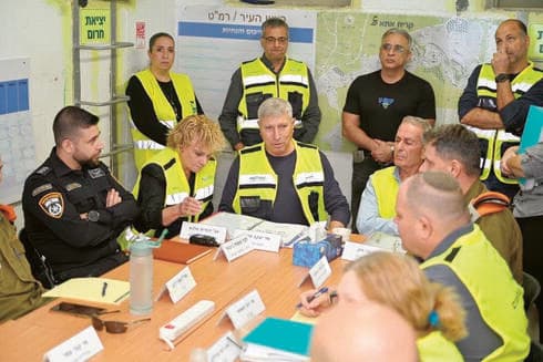 חדר מלחמה בקרית אתא