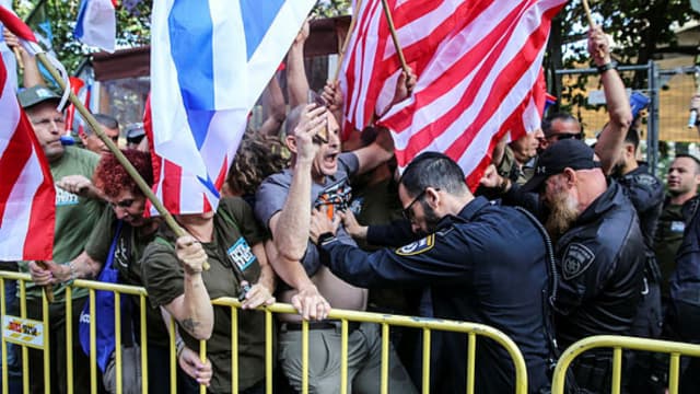 עימותים בין משטרה ומפגינים במחאות מול בית ראש הממשלה בקיסריה