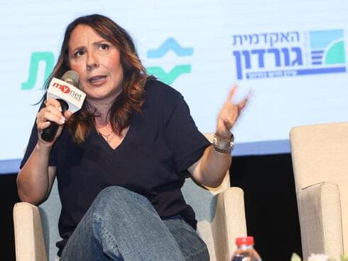 ליטל שוורץ בוועידת צפון אדום של ידיעות תקשורת