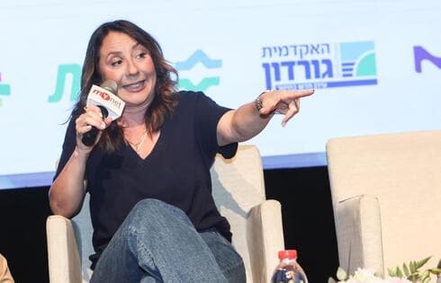 ליטל שוורץ בוועידת צפון אדום של ידיעות תקשורת