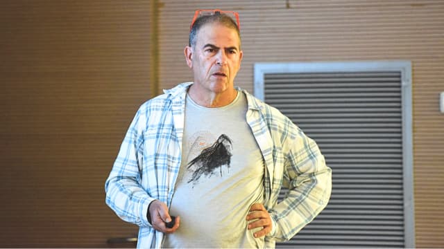 מוביל את המאבק הציבורי. בני איתן