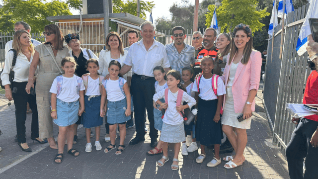 יהב בפתיחת שנת הלימודים בבית ספר הרוא"ה קרית שמואל חיפה (צילום: ראובן כהן עיריית חיפה) יהב בפתיחת שנת הלימודים בבית ספר הרוא"ה קרית שמואל חיפה
