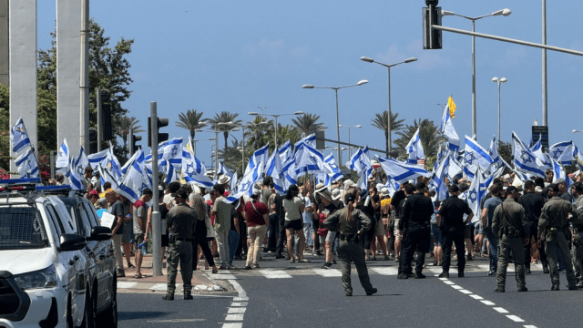 חסימת מת"ם (צילום: מחאת העם חיפה) חסימת מת"ם