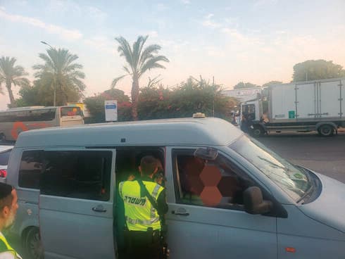 מסיע שב"חים נתפס על חם