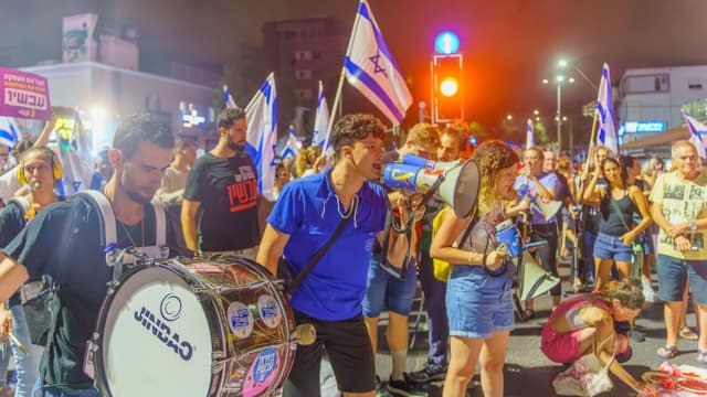 "הדור הצעיר צריך להפגין". חניכי תנועות נוער בחורב