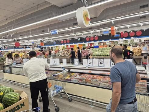 אושר עד קריית אונו (צילום: שירות מיינט) אושר עד קריית אונו