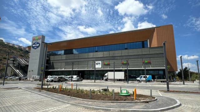 סופרמרקט של רשת "סאלח דבאח ובניו" בצ'ק פוסט 