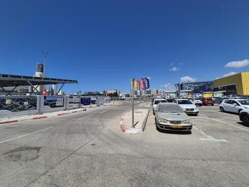 הקירוי הסולארי בחניון איקאה נתניה