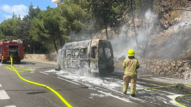 שריפה רכב הסעות ברוממה חיפה