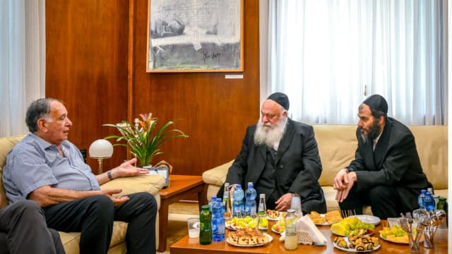 השר גולדקנוף בלשכת יונה יהב