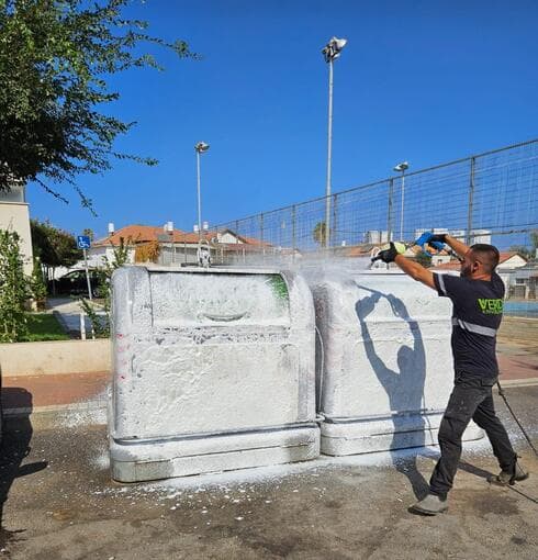היערכות לקראת חגי תשרי בחדרה (צילום: דוברות עיריית חדרה) היערכות לקראת חגי תשרי בחדרה