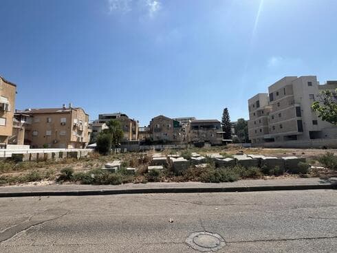 11 מיליון שקל תמורת קרקע לבניית 12 יחידות דיור. רחוב אבן גבירול בקרית אתא (צילום: איתי בן אליעזר) רחוב אבן גבירול בקרית אתא