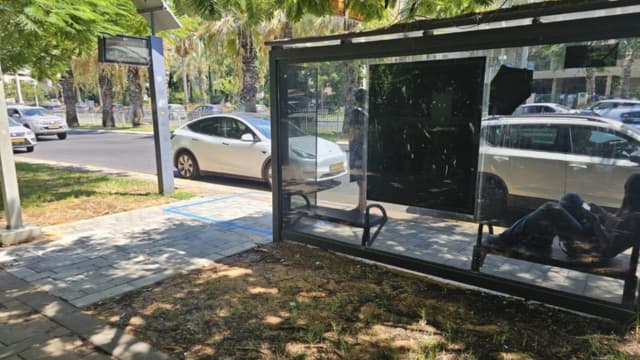 תחנת אוטובוס בפתח תקוה