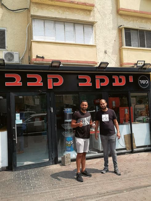 "פגיעה קשה בעסקים". יטח (משמאל) 