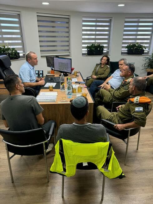 פגישת עדכון עם מפקד המחוז אמיר בן דוד