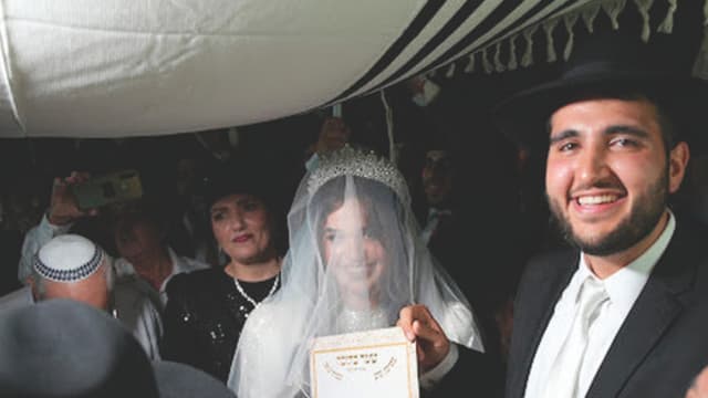 סיון ותומר נישאו בחצר הבית בקרית שמואל