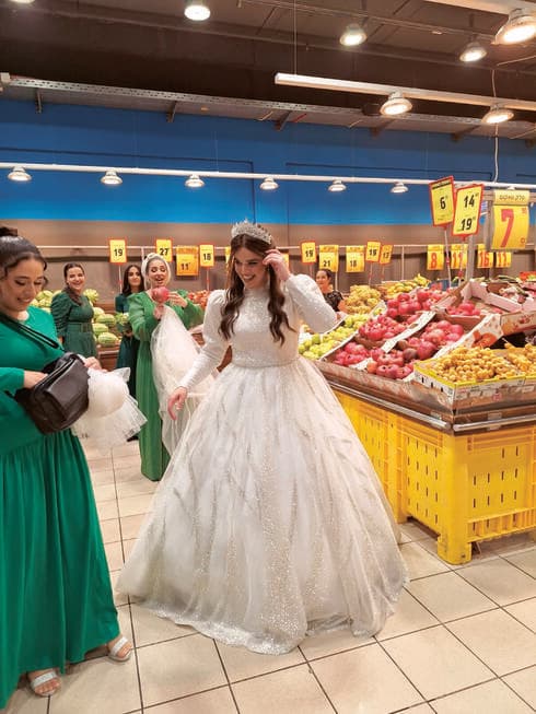 צילומי חתונה בסופר השכונתי