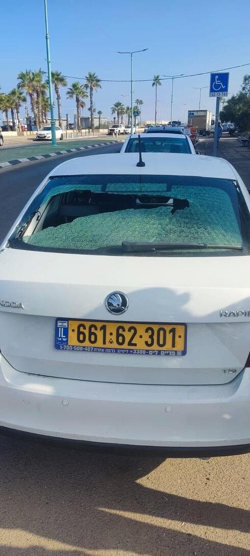 רכב ניזוק בחוף בלנגה בקרית חיים