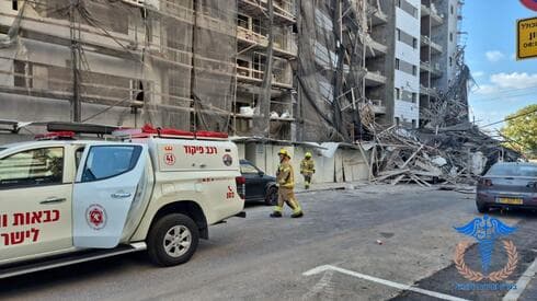פיגומים קרסו בבניין בחולון 