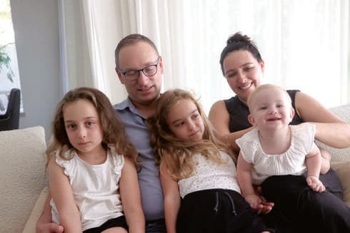 משפחת אלעד בהרכב מלא