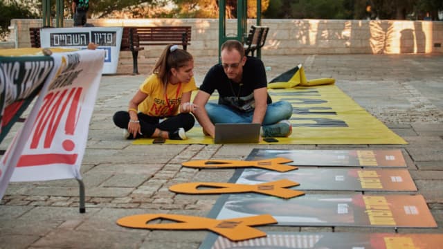 גדי עמיחי ודניאלה מזור בטיילת לואי חיפה 