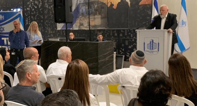 ראש העיר רונן פלוט
