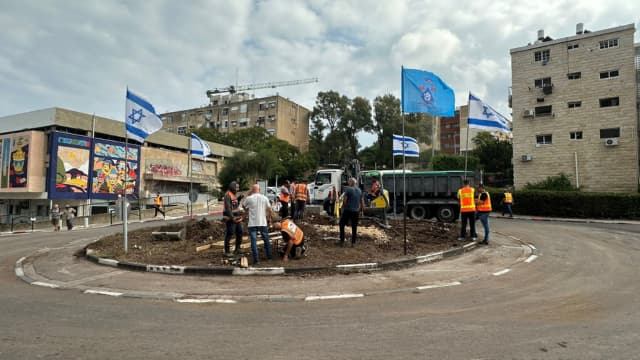 כיכר ברחוב שונית