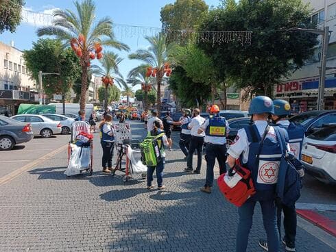 מזירת הפיגוע בחדרה (צילום: תיעוד מבצעי מד"א) מזירת הפיגוע בחדרה