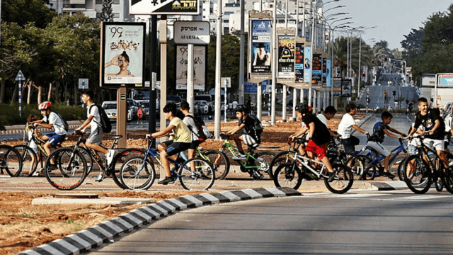הפעם הילדים נשארים בבית (צילום: גדי קבלו) לא לאשר לילדים להתרחק עם אופניים