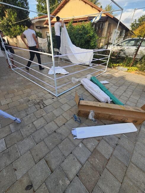 הסוכה של מ' בבניה (צילום: פרטי) הסוכה של מ' בבניה